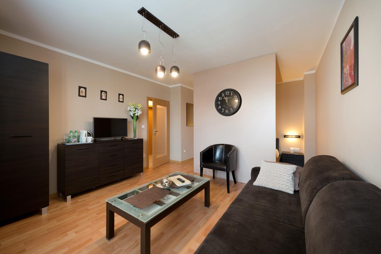 B2B Apartments イフラヴァ エクステリア 写真