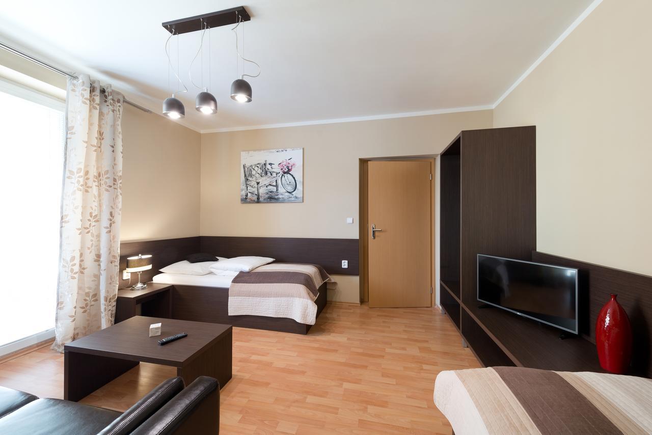 B2B Apartments イフラヴァ エクステリア 写真